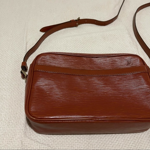 Authentic Louis Vuitton Trocadero Epi leather - Picture 3 of 10